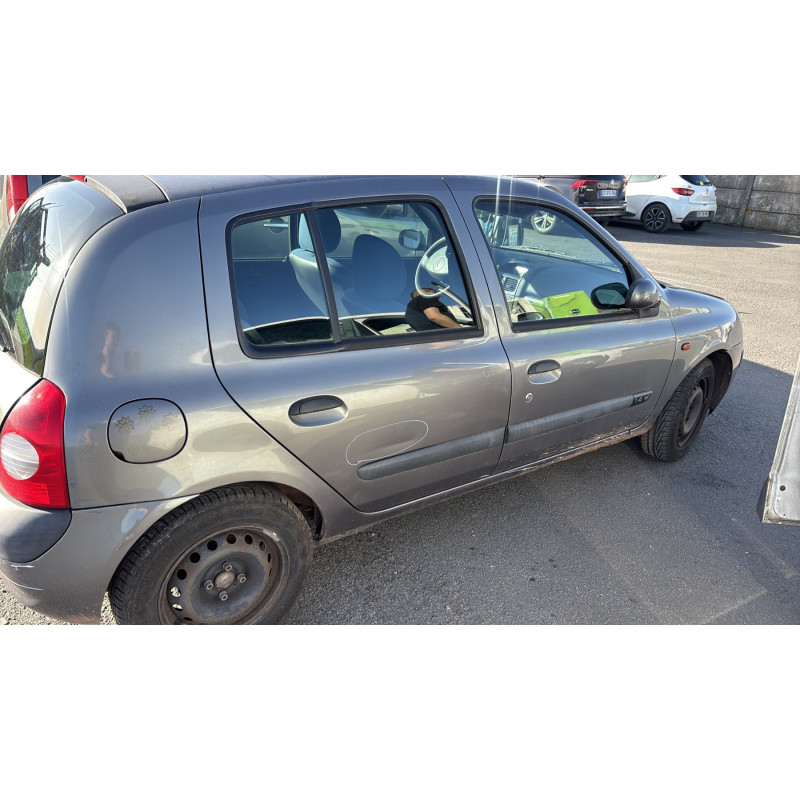 Pare choc arriere RENAULT CLIO 2 Photo n°13