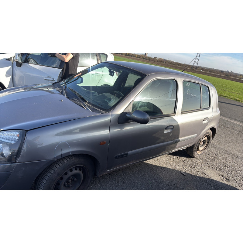 Pare choc arriere RENAULT CLIO 2 Photo n°15