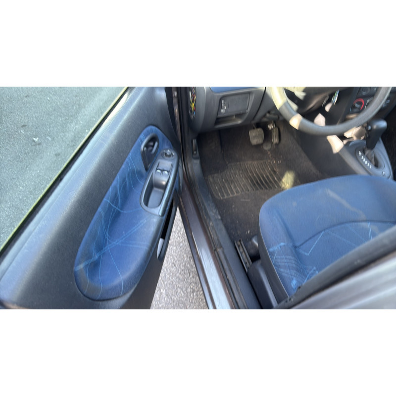 Pare choc arriere RENAULT CLIO 2 Photo n°16