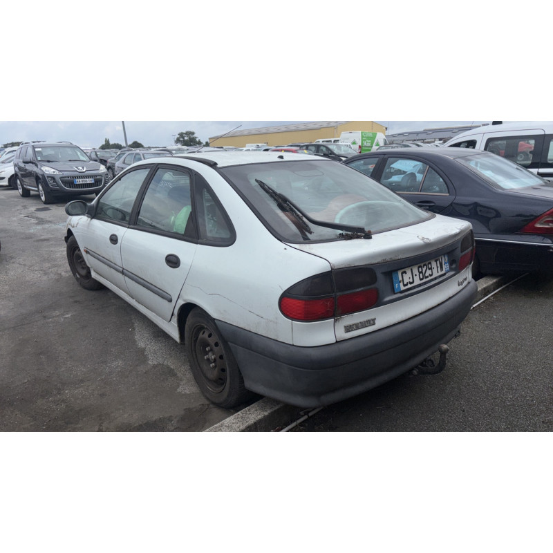 Capot RENAULT LAGUNA 1 Photo n°10