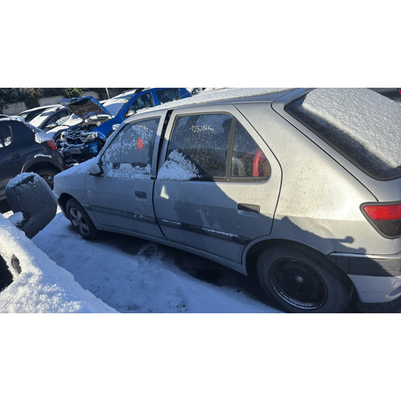 Porte avant droit PEUGEOT 306 Photo n°12