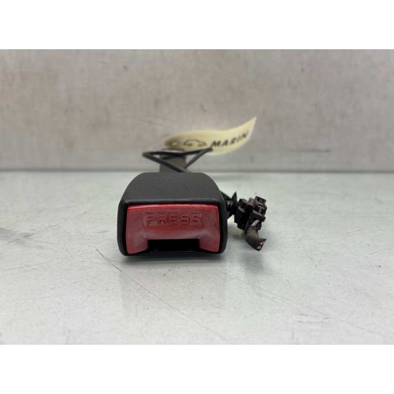 Attache ceinture avant gauche RENAULT CLIO 3 Photo n°3