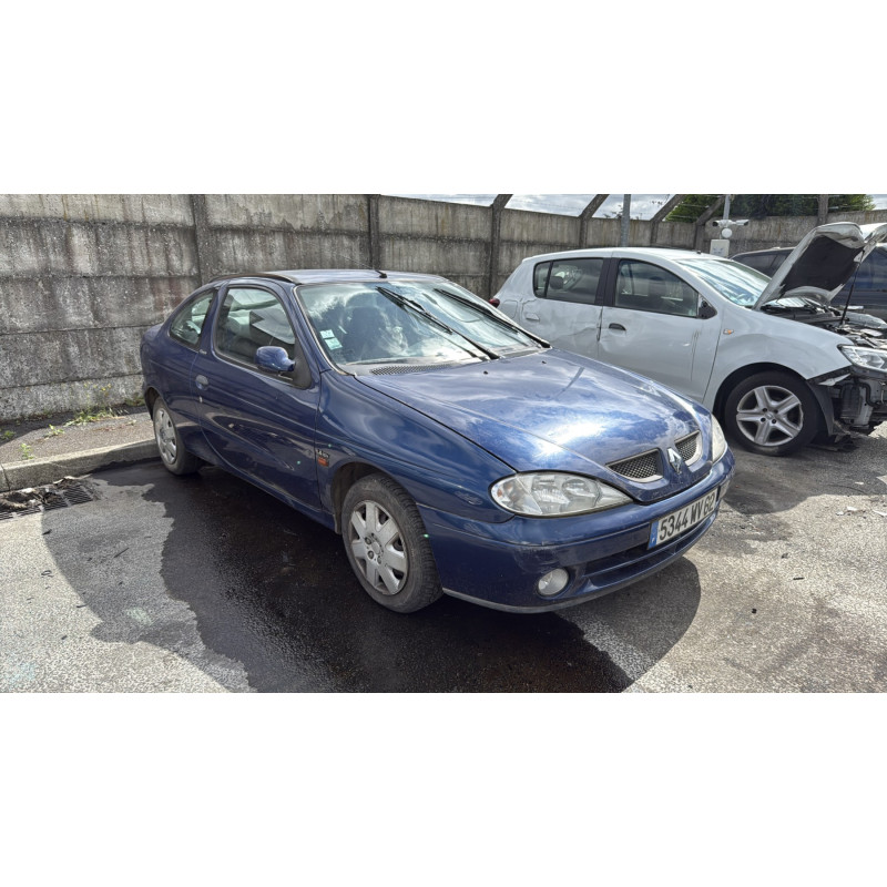 Pare choc arriere RENAULT MEGANE 1 Photo n°10