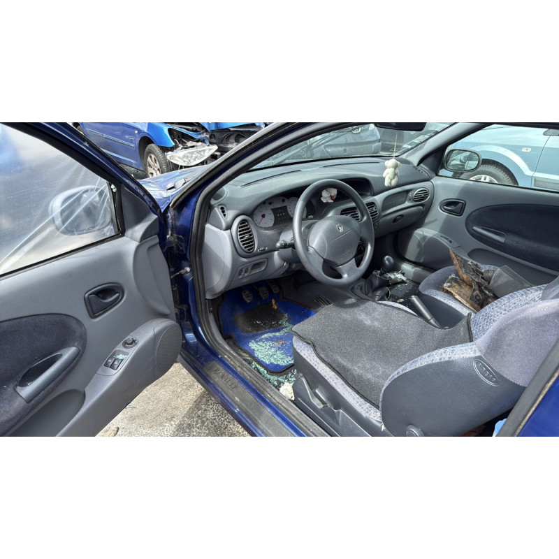 Pare choc arriere RENAULT MEGANE 1 Photo n°18