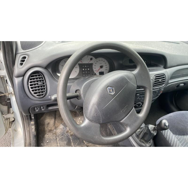Pare choc avant RENAULT MEGANE 1 Photo n°9