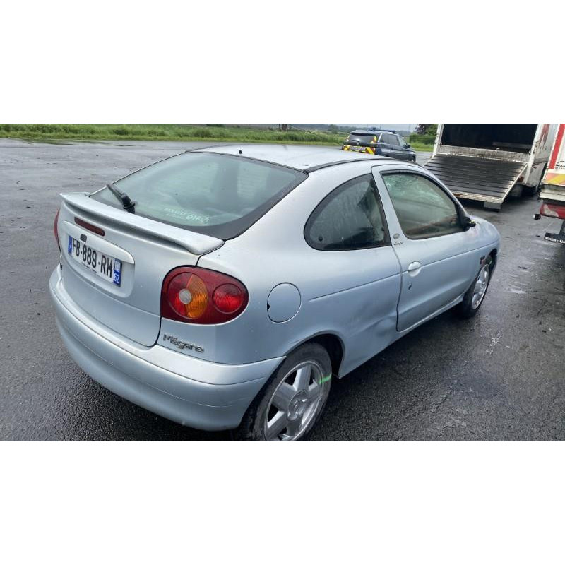 Pare choc avant RENAULT MEGANE 1 Photo n°12