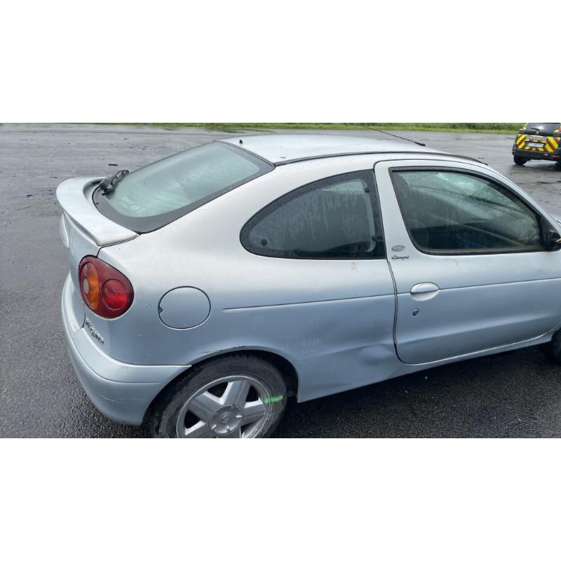 Pare choc avant RENAULT MEGANE 1 Photo n°15