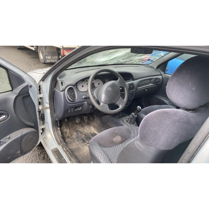 Pare choc avant RENAULT MEGANE 1 Photo n°20