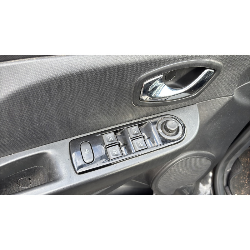 Pare choc arriere RENAULT CLIO 4 Photo n°16