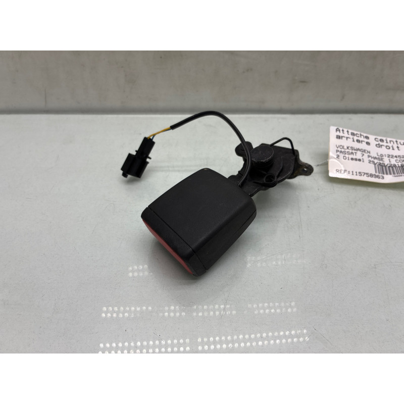 Attache ceinture arriere droit VOLKSWAGEN PASSAT 7 Photo n°1