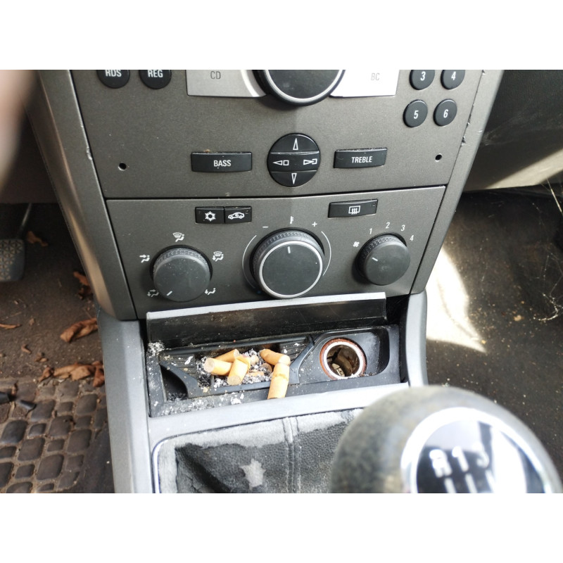 Vitre arriere gauche OPEL ASTRA H Photo n°20