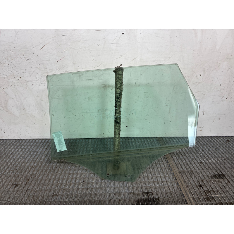 Vitre arriere droit AUDI A4 3 Photo n°2