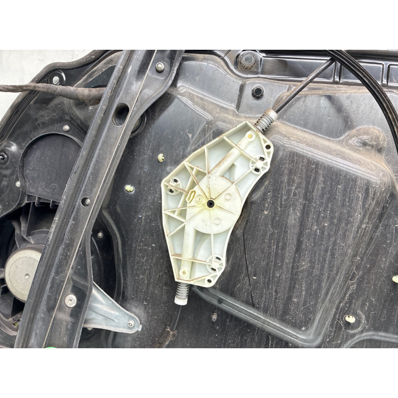 Leve vitre electrique avant gauche VOLKSWAGEN PASSAT 6 Photo n°2