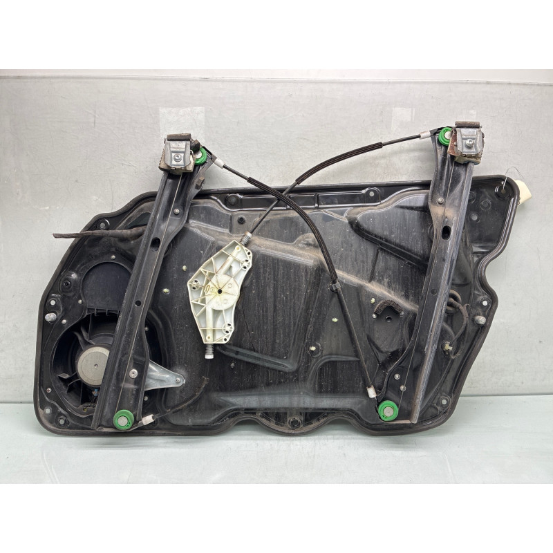 Leve vitre electrique avant gauche VOLKSWAGEN PASSAT 6 Photo n°4