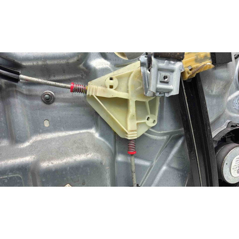 Leve vitre electrique avant droit VOLKSWAGEN POLO 4 Photo n°3
