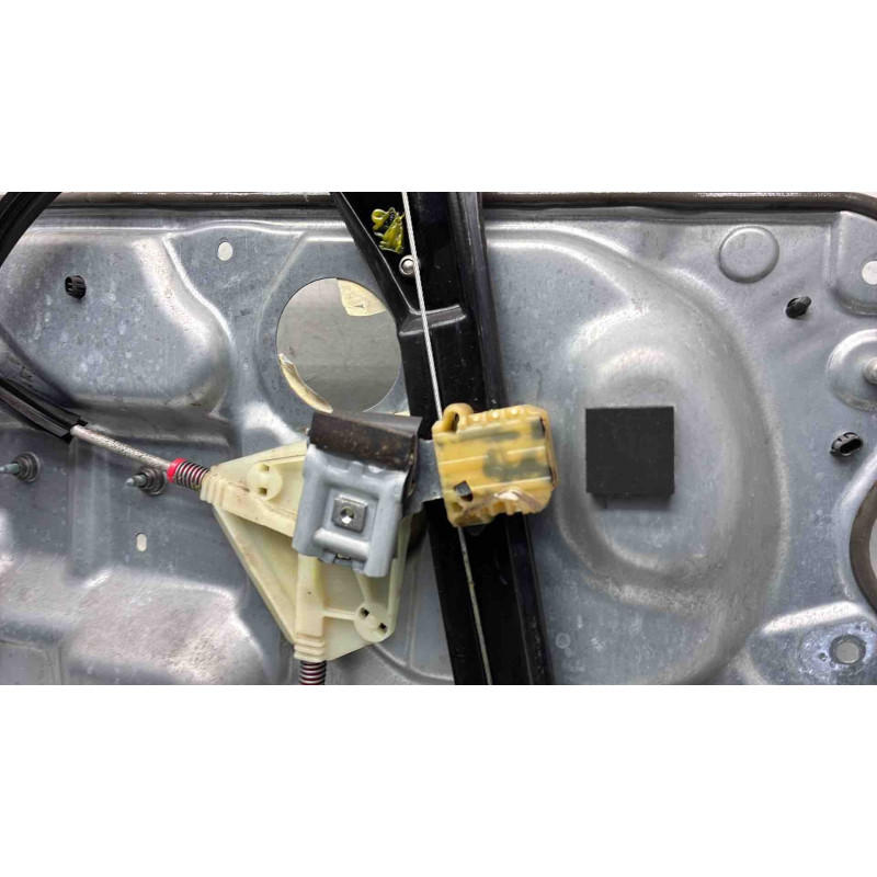 Leve vitre electrique avant droit VOLKSWAGEN POLO 4 Photo n°4