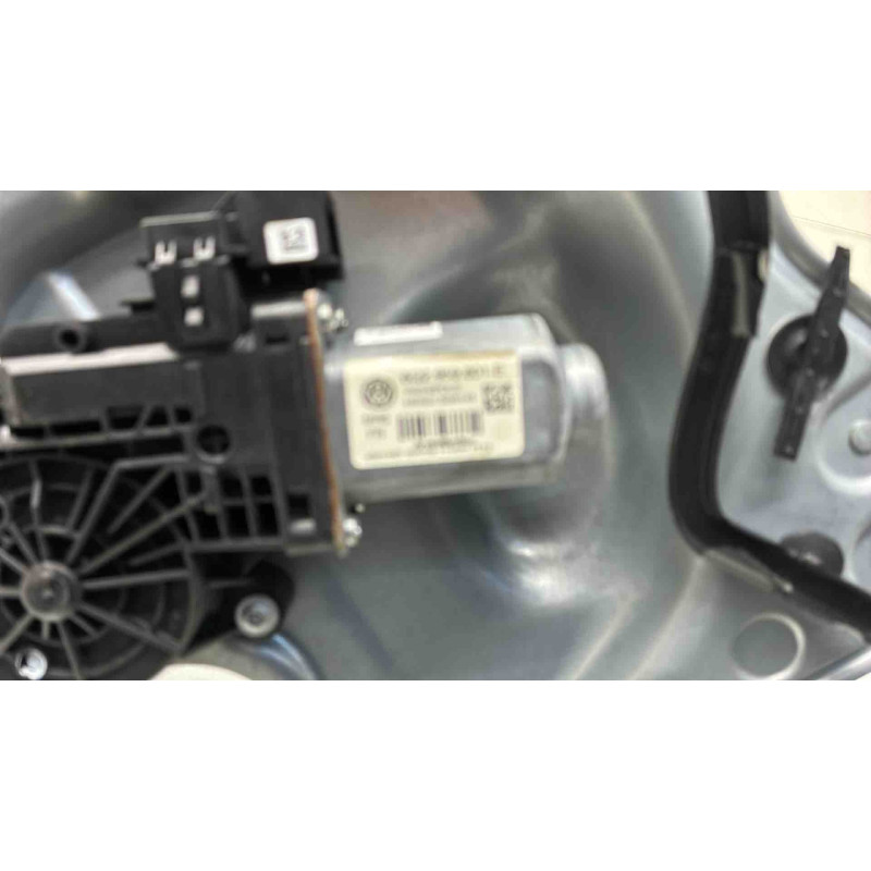 Leve vitre electrique avant droit VOLKSWAGEN POLO 4 Photo n°5