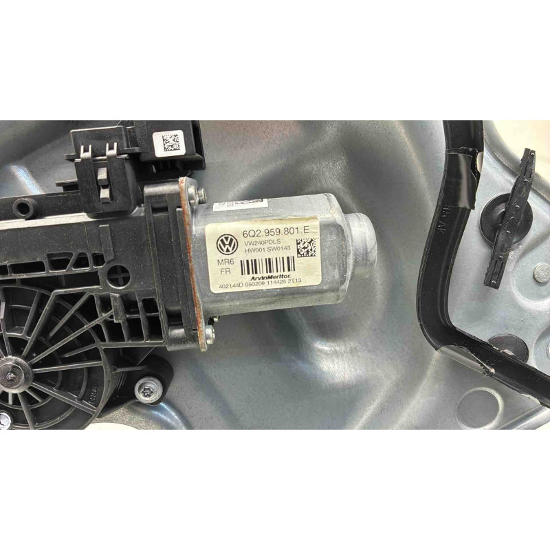 Leve vitre electrique avant droit VOLKSWAGEN POLO 4 Photo n°9