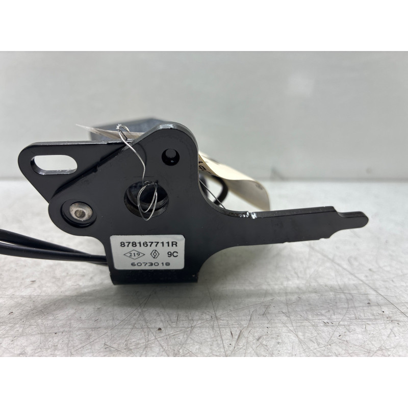 Attache ceinture arriere droit RENAULT CLIO 4 Photo n°1