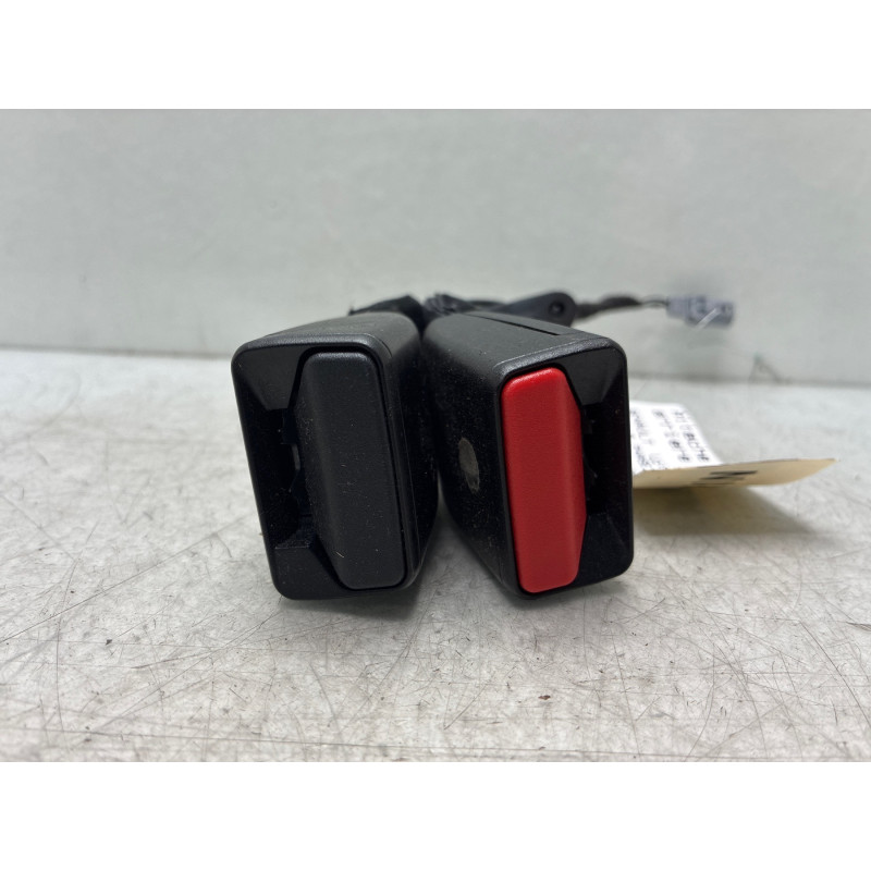 Attache ceinture arriere gauche RENAULT CLIO 4 Photo n°4