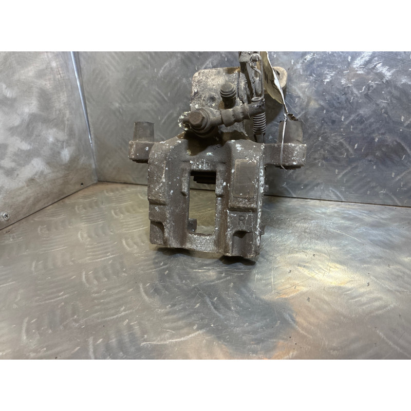 Etrier arriere droit (freinage) PEUGEOT 308 2 SW Photo n°3