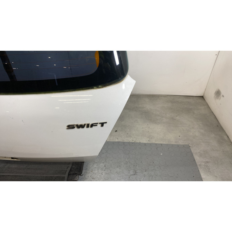 Malle/Hayon arriere SUZUKI SWIFT 3 Photo n°4