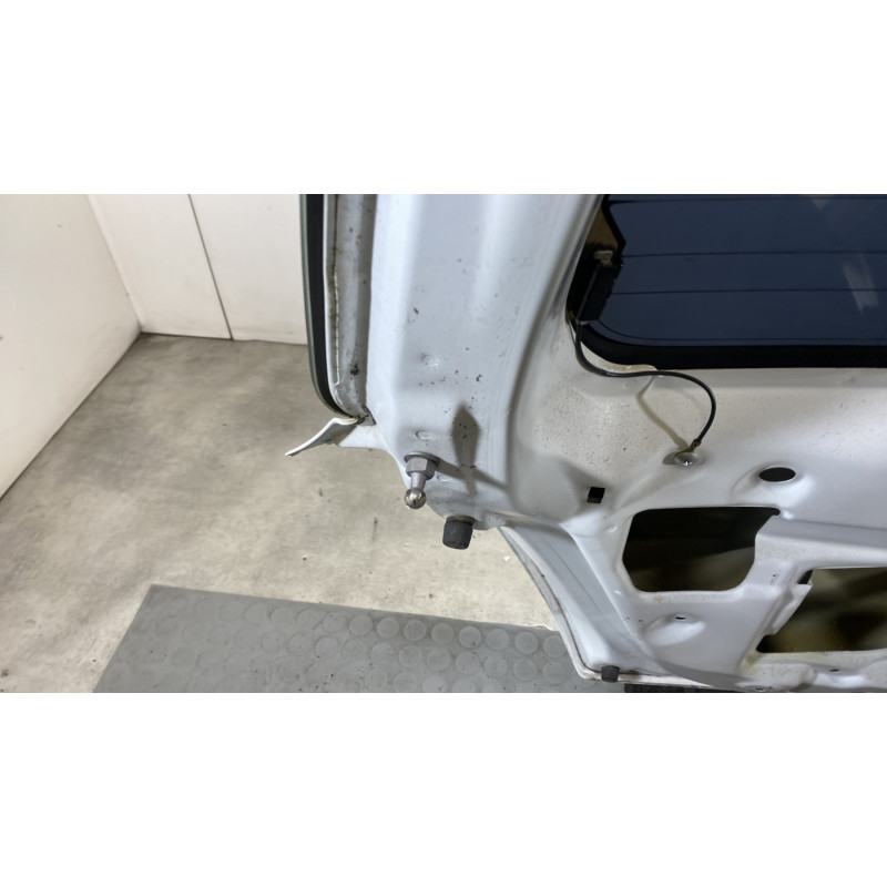 Malle/Hayon arriere SUZUKI SWIFT 3 Photo n°8