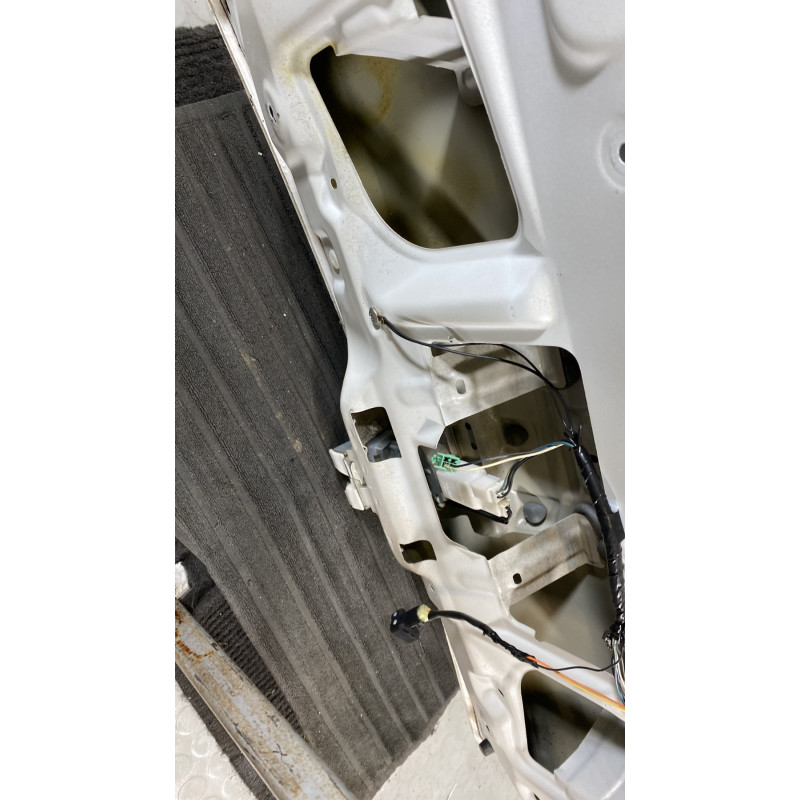 Malle/Hayon arriere SUZUKI SWIFT 3 Photo n°9