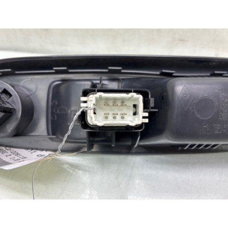 Interrupteur de leve vitre avant droit RENAULT CLIO 2