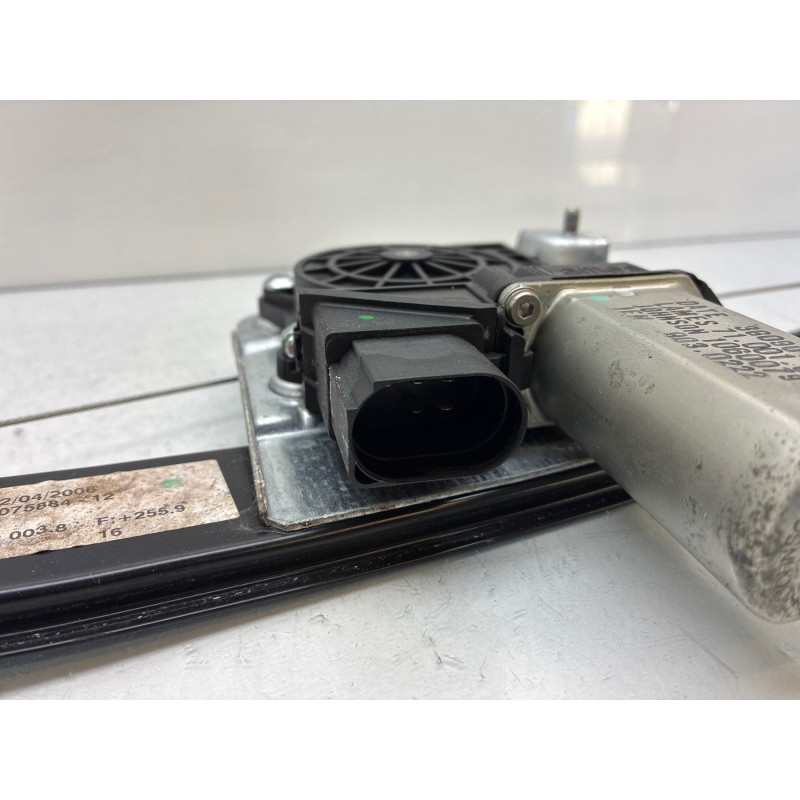 Leve vitre electrique arriere droit BMW SERIE 3 E91 Photo n°4