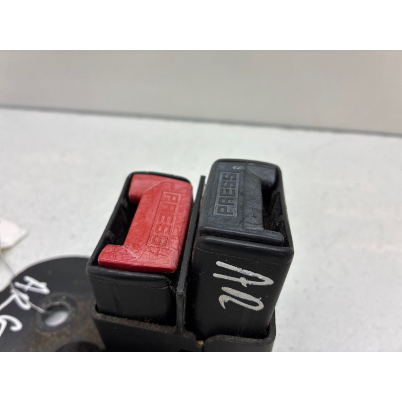 Attache ceinture arriere gauche RENAULT CLIO 2 Photo n°3