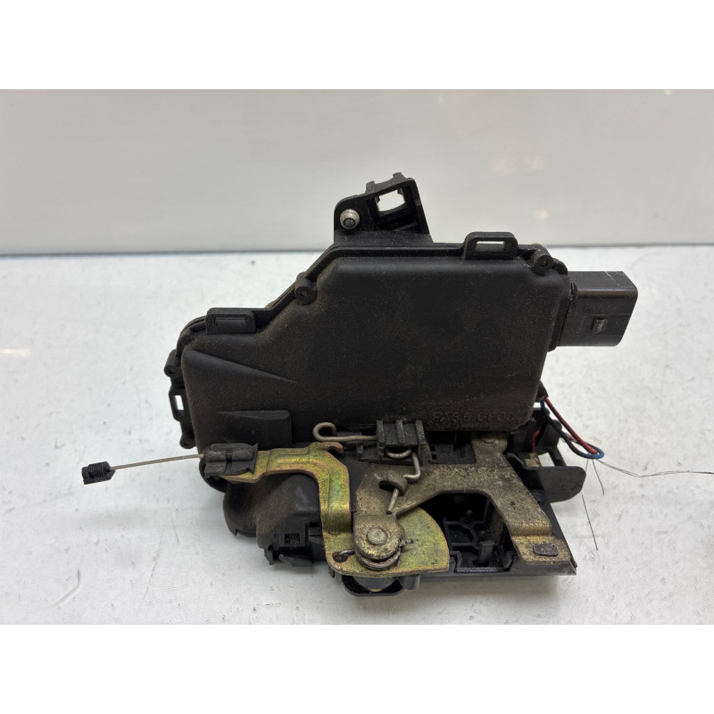 Serrure avant droit VOLKSWAGEN GOLF 4 Photo n°1