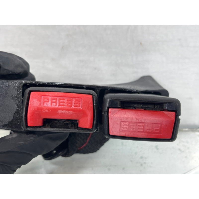 Attache ceinture arriere droit RENAULT CLIO 3 Photo n°3