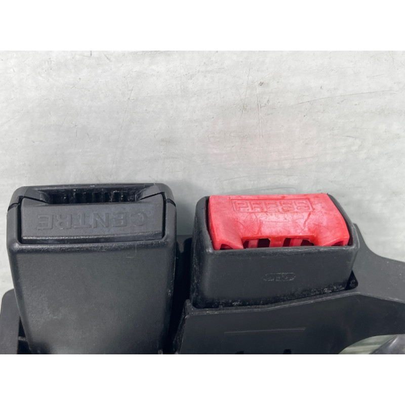 Attache ceinture arriere gauche RENAULT CLIO 3 Photo n°3