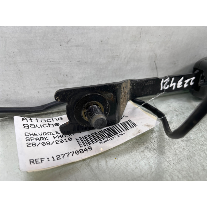 Attache ceinture avant gauche CHEVROLET SPARK Photo n°4
