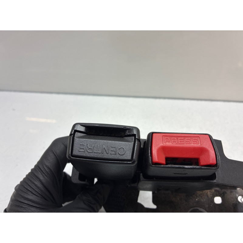 Attache ceinture arriere gauche RENAULT CLIO 3 Photo n°3