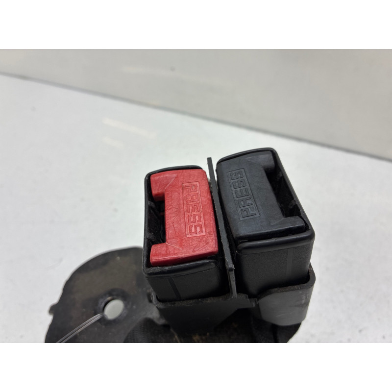 Attache ceinture arriere gauche RENAULT CLIO 2 Photo n°4