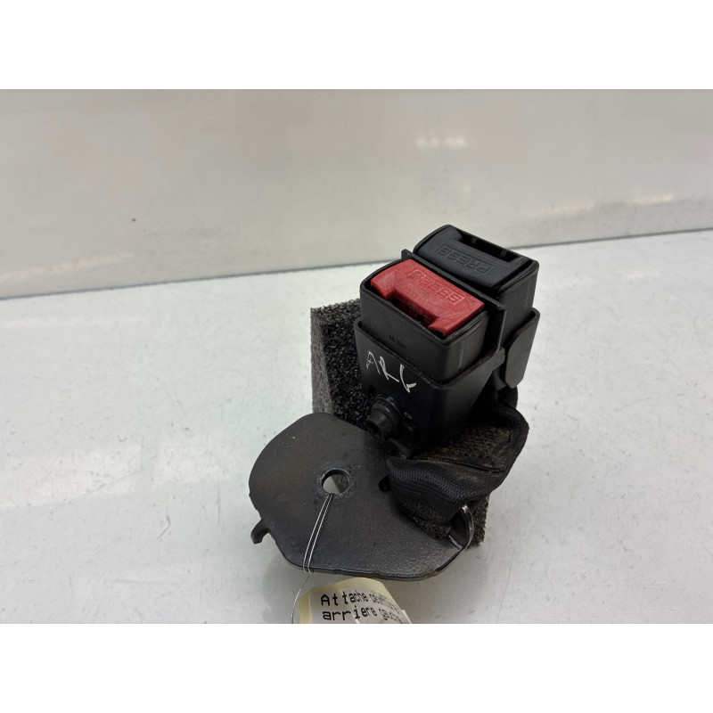 Attache ceinture arriere gauche RENAULT CLIO 2 Photo n°5