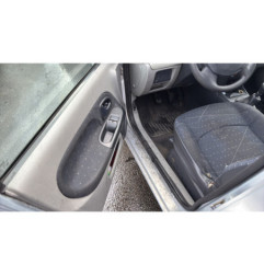 Attache ceinture arriere gauche RENAULT CLIO 2