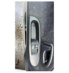 Attache ceinture arriere gauche RENAULT CLIO 2