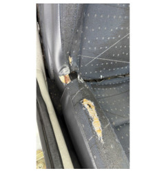 Attache ceinture arriere gauche RENAULT CLIO 2