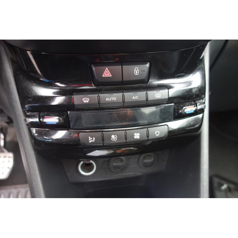 Pretensionneur de ceinture avant droit PEUGEOT 208 1 Photo n°9