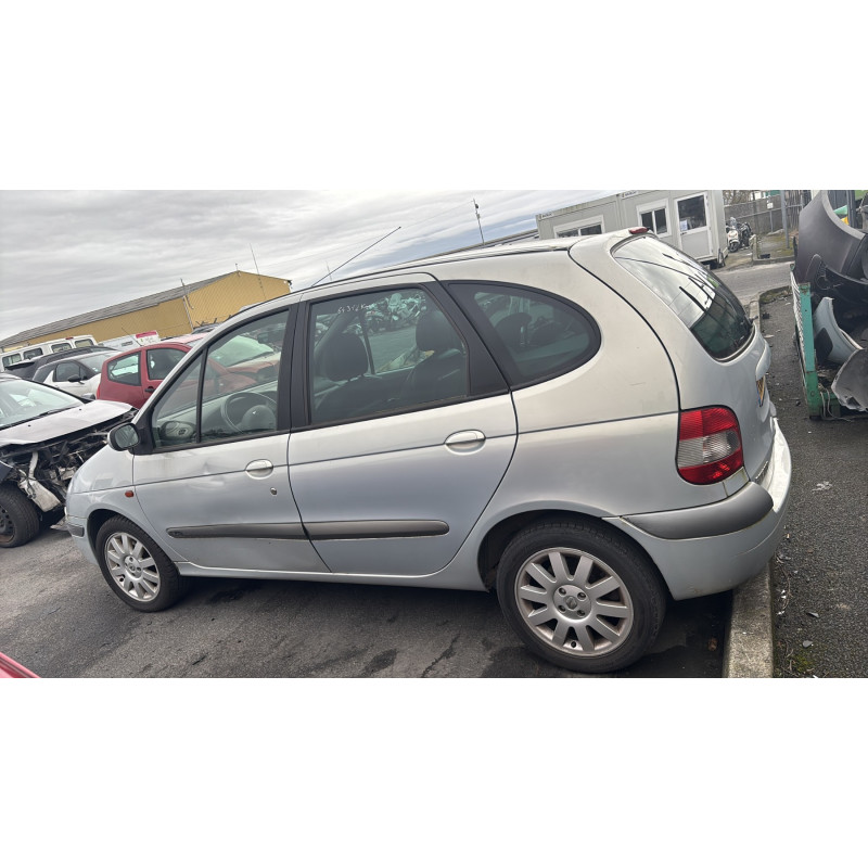 Vitre arriere droit RENAULT SCENIC 1 Photo n°10