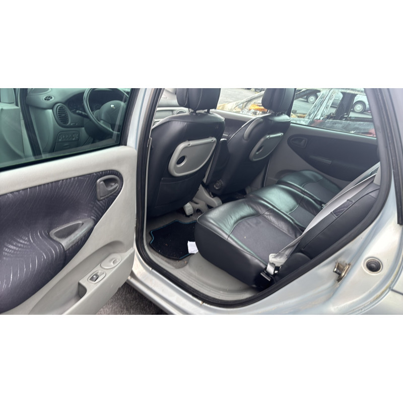 Vitre arriere droit RENAULT SCENIC 1 Photo n°14