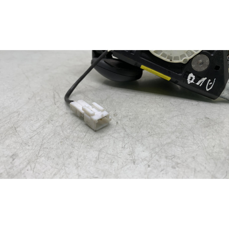Pretensionneur de ceinture avant droit RENAULT CLIO 3 Photo n°1