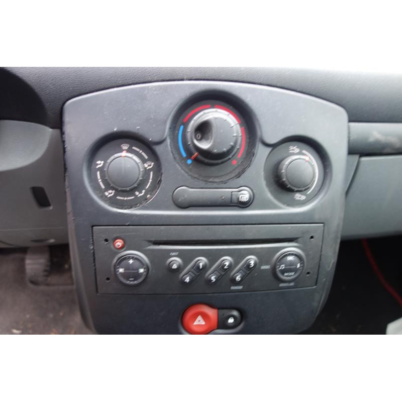 Pretensionneur de ceinture avant gauche RENAULT CLIO 3 Photo n°9