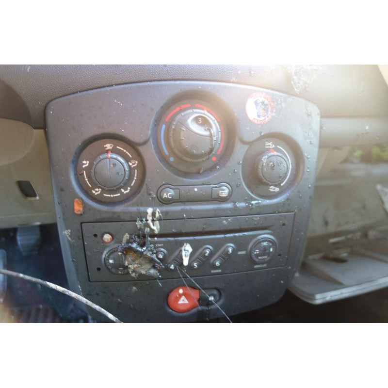 Pretensionneur de ceinture avant droit RENAULT CLIO 3 Photo n°9