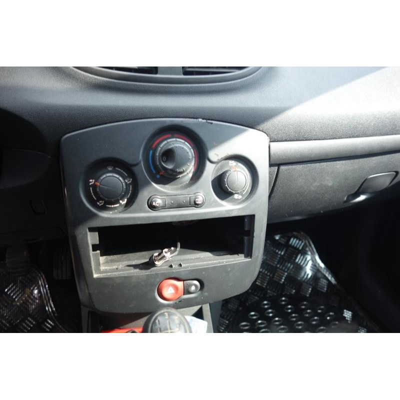 Pretensionneur de ceinture avant gauche RENAULT CLIO 3 Photo n°6