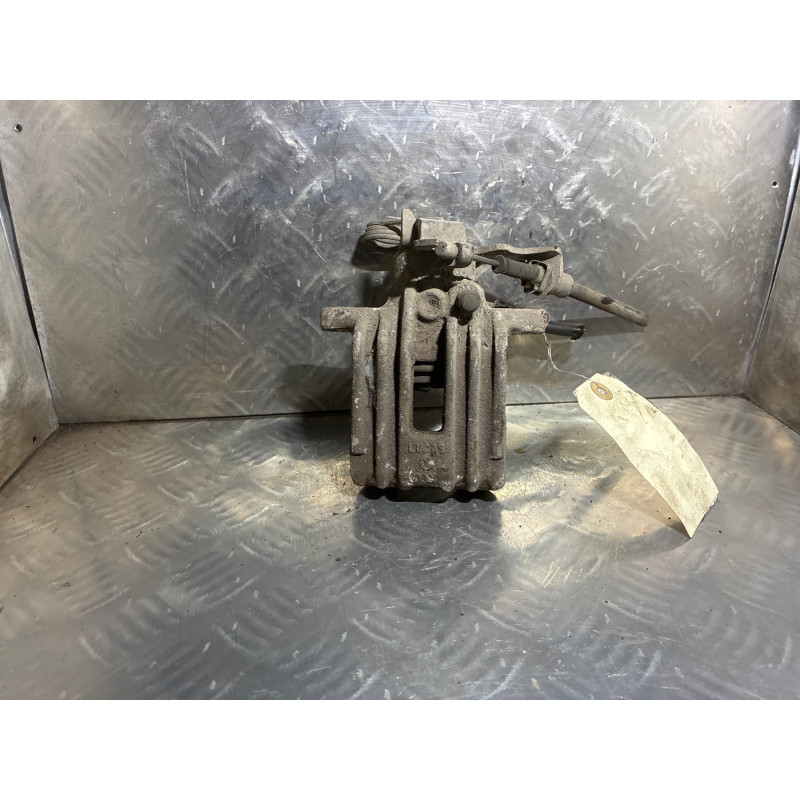 Etrier arriere droit (freinage) VOLKSWAGEN PASSAT 4 Photo n°1