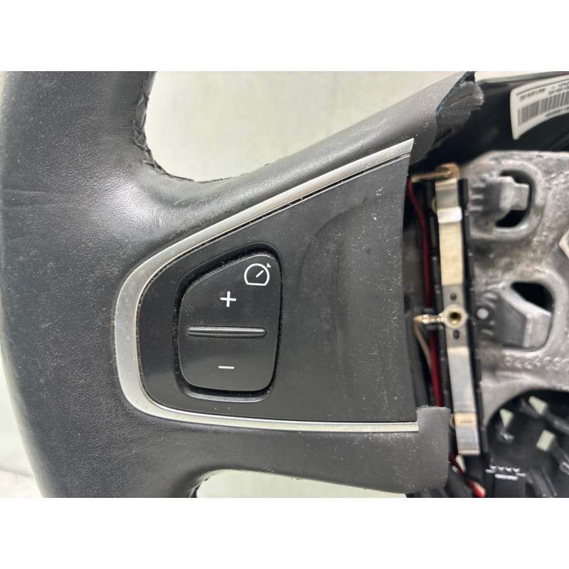 Volant RENAULT CLIO 4 Photo n°2